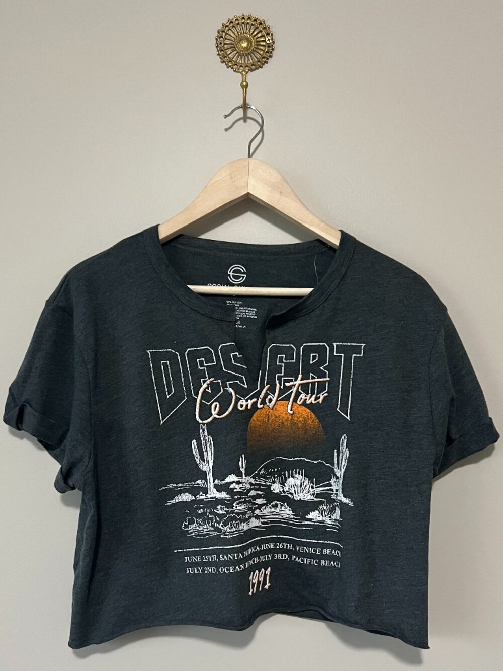 Social Culture Desert World Tour Graphic Crop Tee Black Women’s Large